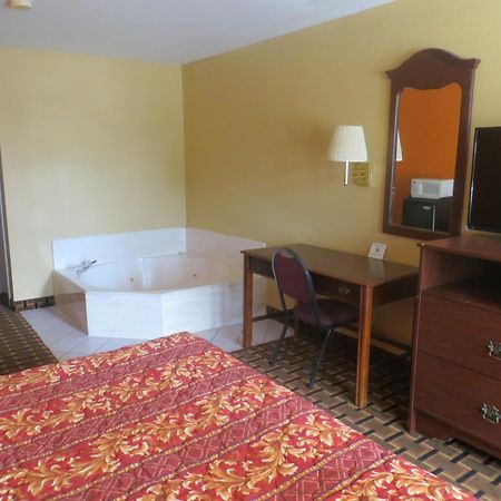La Grange Executive Inn And Suites Стая снимка