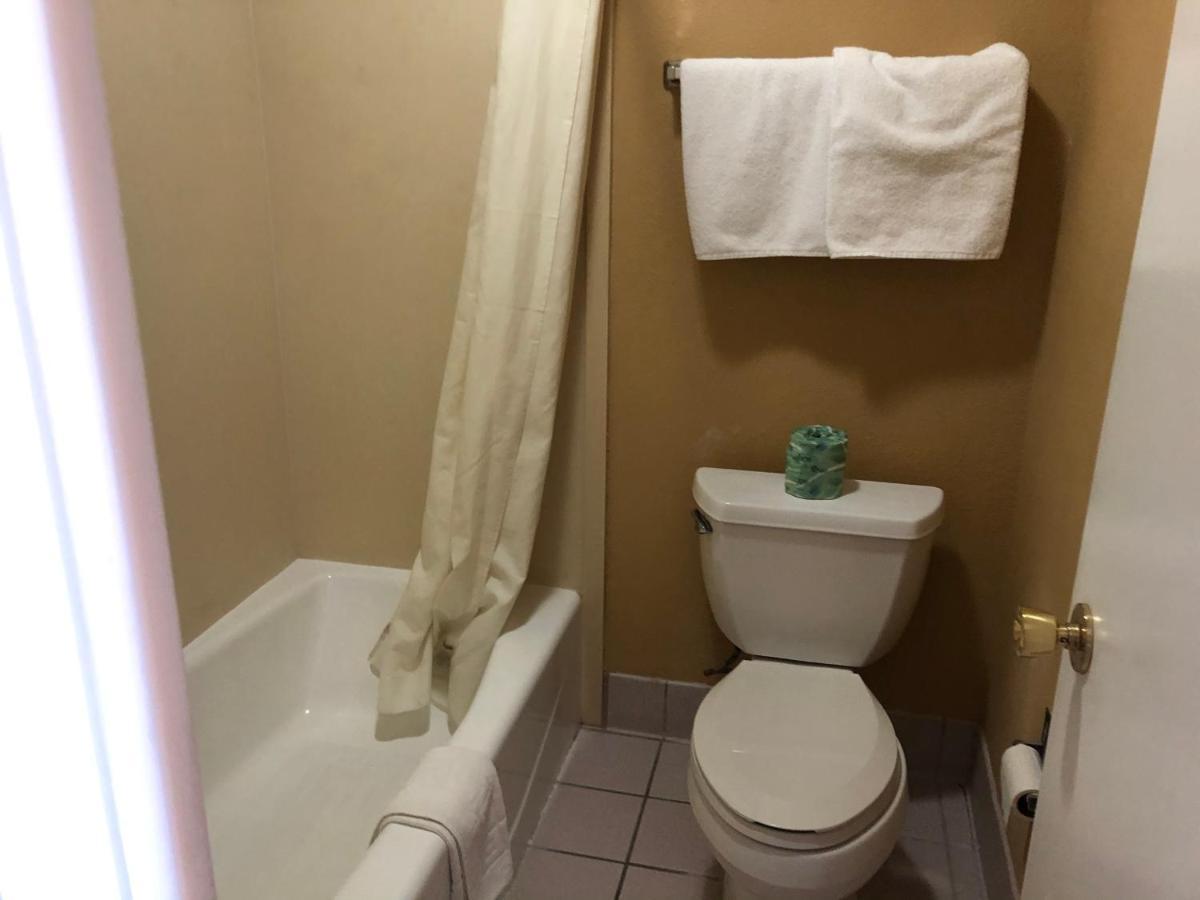 La Grange Executive Inn And Suites Екстериор снимка