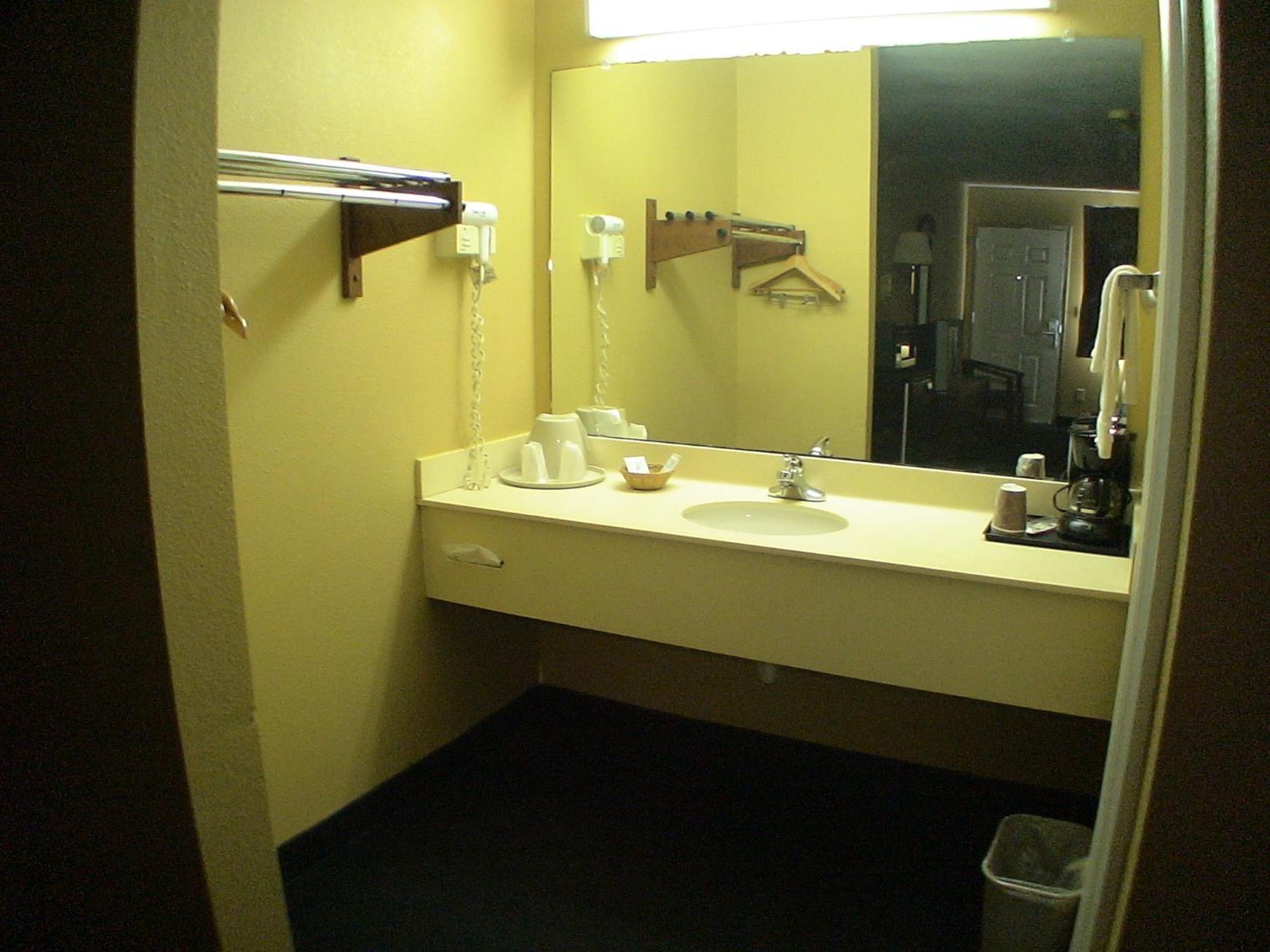 La Grange Executive Inn And Suites Екстериор снимка