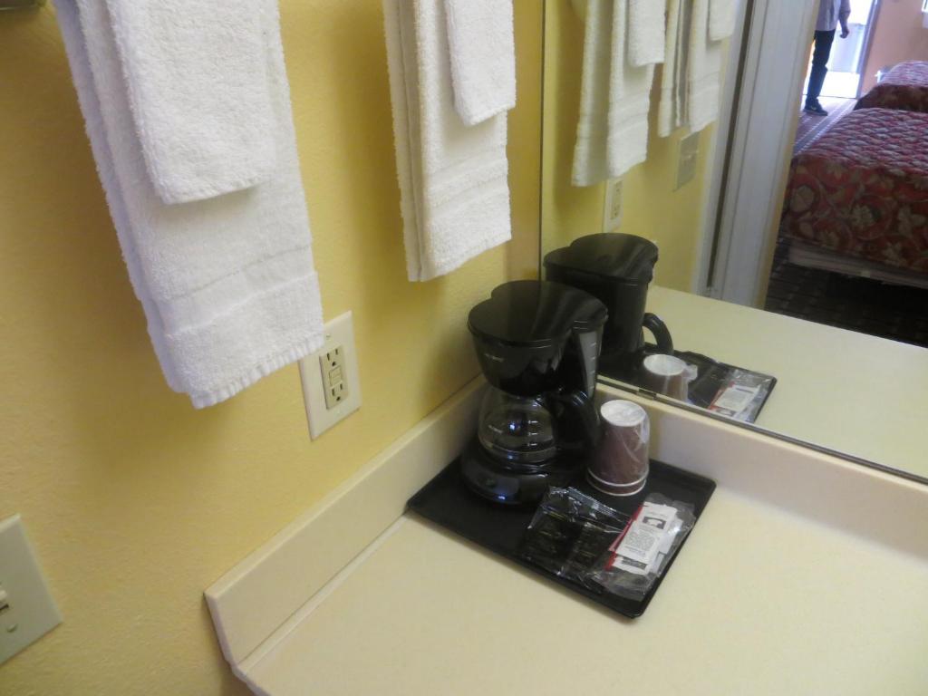 La Grange Executive Inn And Suites Стая снимка
