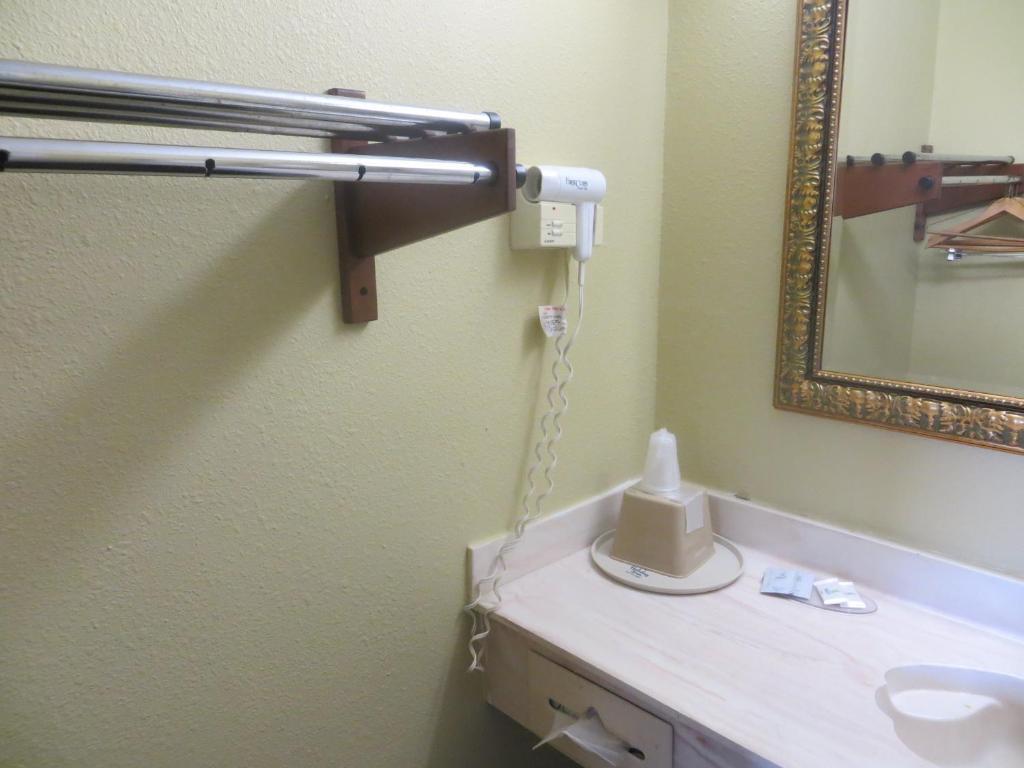 La Grange Executive Inn And Suites Стая снимка